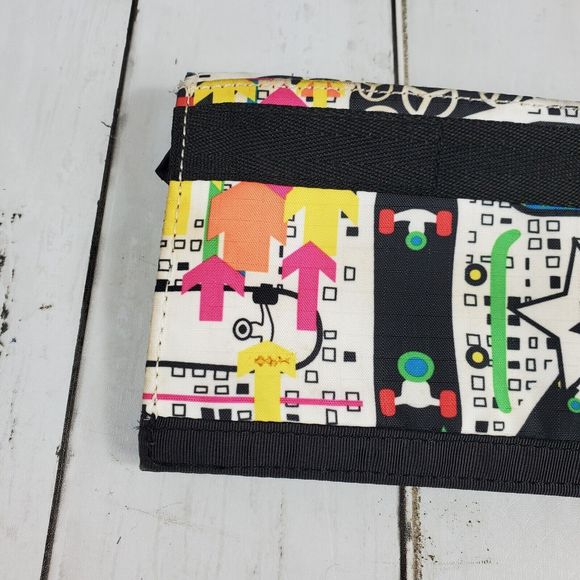 LeSportSac White Skateboard Long Flap Wallet Slim Multi Compartment Colorful GUC - Picture 6 of 16